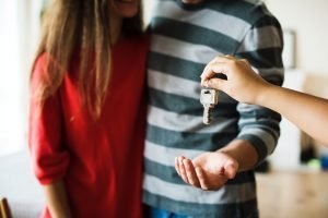 How to buy a house: our best home buying tips!